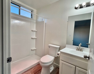 5025 Denny Avenue - Photo Thumbnail 12
