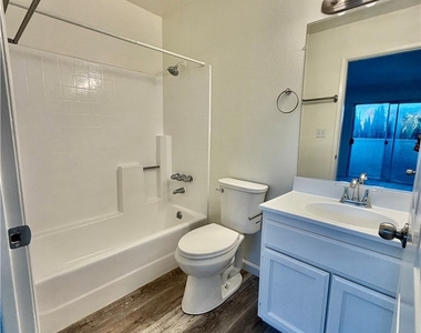 5025 Denny Avenue - Photo Thumbnail 14