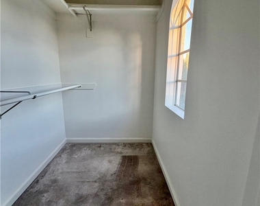5025 Denny Avenue - Photo Thumbnail 22