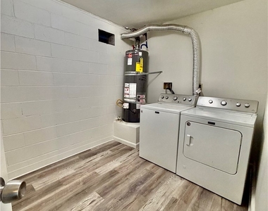 5025 Denny Avenue - Photo Thumbnail 16