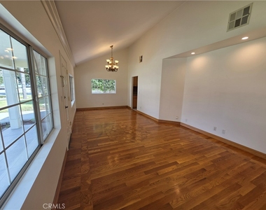 550 Palm - Photo Thumbnail 5
