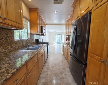 550 Palm - Photo Thumbnail 7
