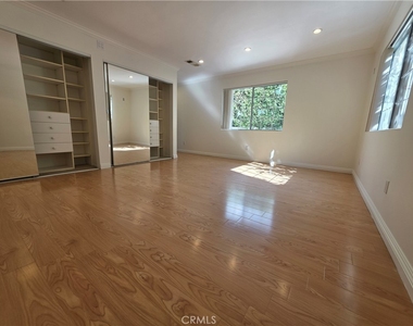 550 Palm - Photo Thumbnail 10