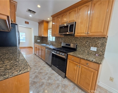 550 Palm - Photo Thumbnail 6