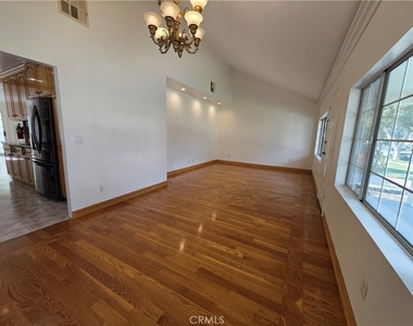 550 Palm - Photo Thumbnail 4