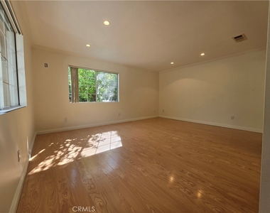 550 Palm - Photo Thumbnail 9