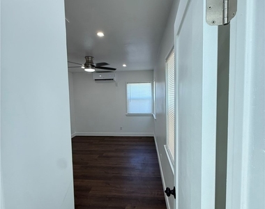 6222 Hood Avenue - Photo Thumbnail 13
