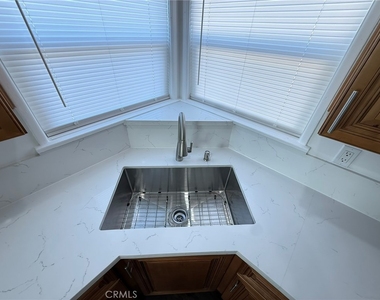 6222 Hood Avenue - Photo Thumbnail 3