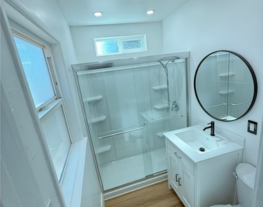 6222 Hood Avenue - Photo Thumbnail 9