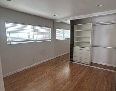 2505 Ocean - Photo Thumbnail 12