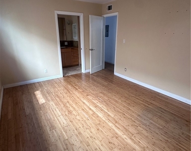 2505 Ocean - Photo Thumbnail 13