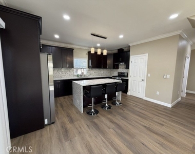 311 E Colorado Boulevard - Photo Thumbnail 5