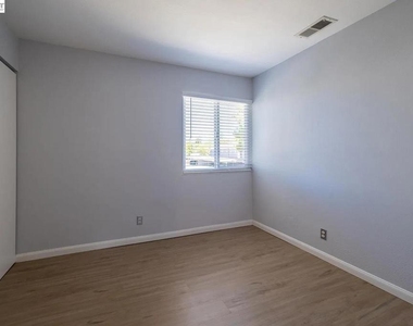 3043 Tonopah Cir - Photo Thumbnail 16