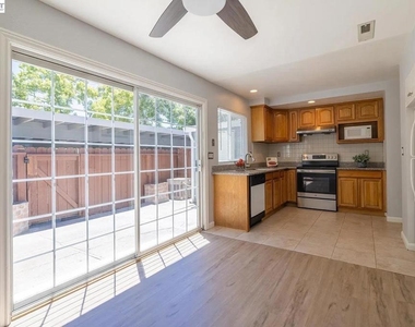 3043 Tonopah Cir - Photo Thumbnail 7
