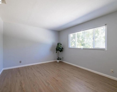 3043 Tonopah Cir - Photo Thumbnail 12