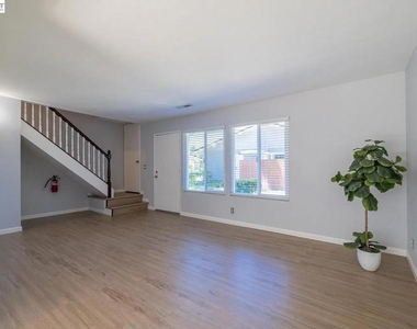 3043 Tonopah Cir - Photo Thumbnail 4