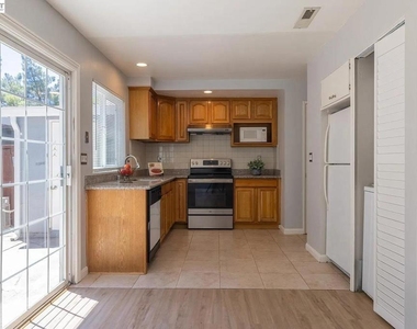 3043 Tonopah Cir - Photo Thumbnail 6