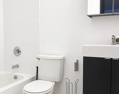 370 West 52nd Street - Photo Thumbnail 5