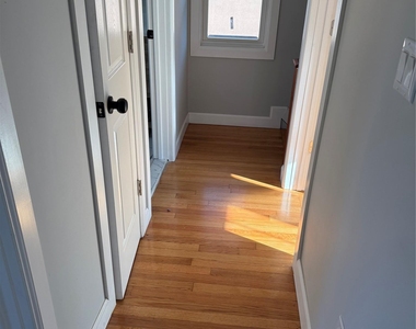 107 E Saint Marks Place - Photo Thumbnail 16