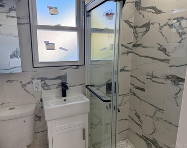 107 E Saint Marks Place - Photo Thumbnail 11