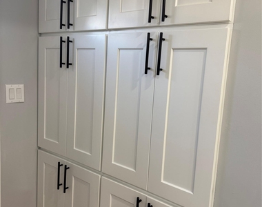 107 E Saint Marks Place - Photo Thumbnail 7