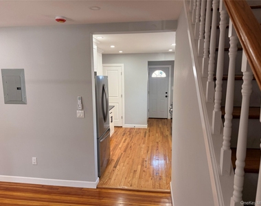 107 E Saint Marks Place - Photo Thumbnail 19