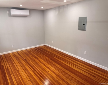 107 E Saint Marks Place - Photo Thumbnail 4