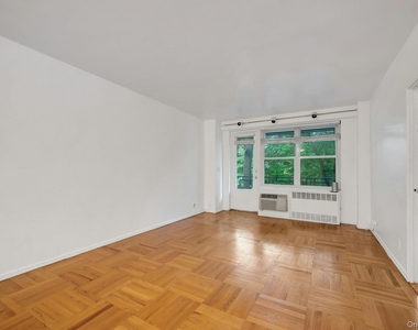 281 Garth Road - Photo Thumbnail 3