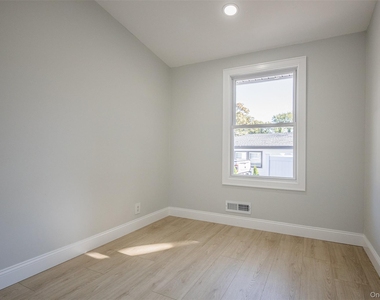 76 Samuel Street - Photo Thumbnail 6