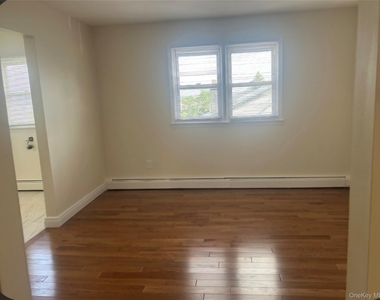 130 Staunton Ave - Photo Thumbnail 2