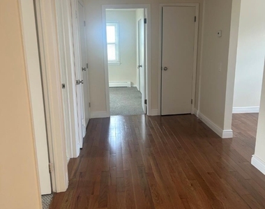 130 Staunton Ave - Photo Thumbnail 4