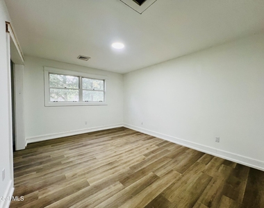 21 Carr Road - Photo Thumbnail 6