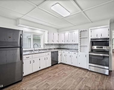 1324 6th Avenue - Photo Thumbnail 4