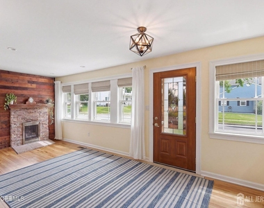 1901 Meadow Road - Photo Thumbnail 5