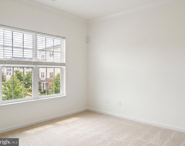 25363 Patriot Terrace - Photo Thumbnail 5
