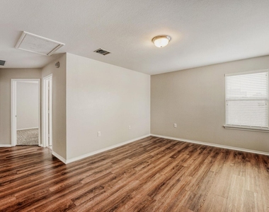 11209 Drumellan St - Photo Thumbnail 11
