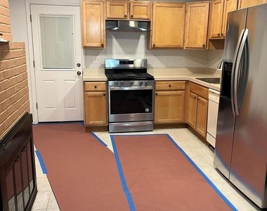7305 Charlotte Street - Photo Thumbnail 2