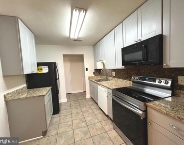 527 Florida Avenue - Photo Thumbnail 7