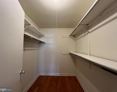527 Florida Avenue - Photo Thumbnail 13