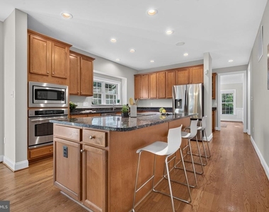 889 Ballou Street - Photo Thumbnail 29