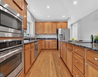 889 Ballou Street - Photo Thumbnail 26