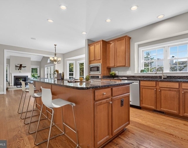 889 Ballou Street - Photo Thumbnail 22