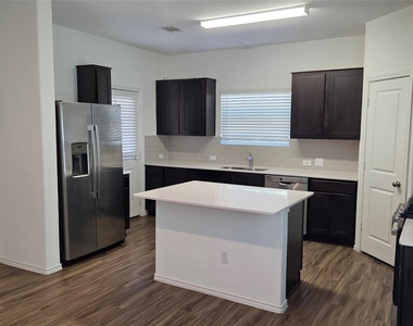 249 Red Buckeye Loop - Photo Thumbnail 4