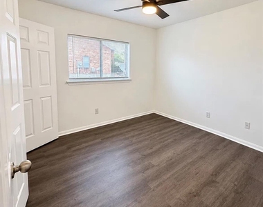 6305 Bridgewood Dr - Photo Thumbnail 10
