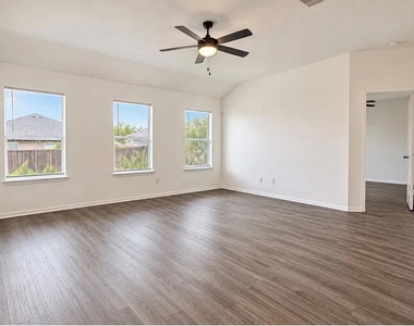 6305 Bridgewood Dr - Photo Thumbnail 5