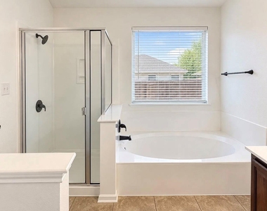 6305 Bridgewood Dr - Photo Thumbnail 13