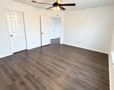 6305 Bridgewood Dr - Photo Thumbnail 9