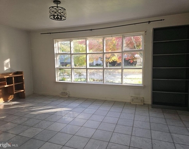 585 General Patterson Drive - Photo Thumbnail 10