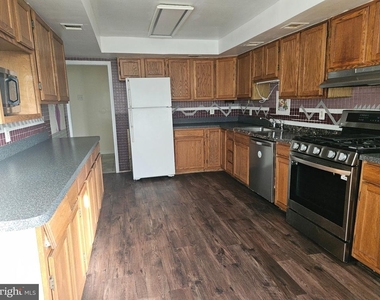 585 General Patterson Drive - Photo Thumbnail 13