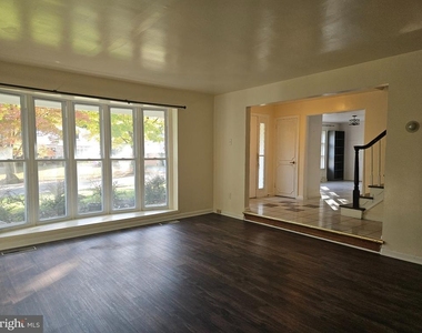 585 General Patterson Drive - Photo Thumbnail 5